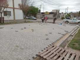 Adoquines frente a la escuela Luis de Tejeda