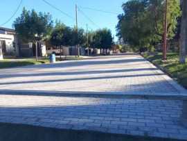 Obra de colocación de adoquines en calle Salta