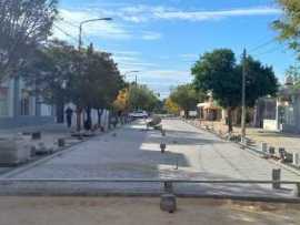 Avanza la colocación de adoquines en calle Córdoba
