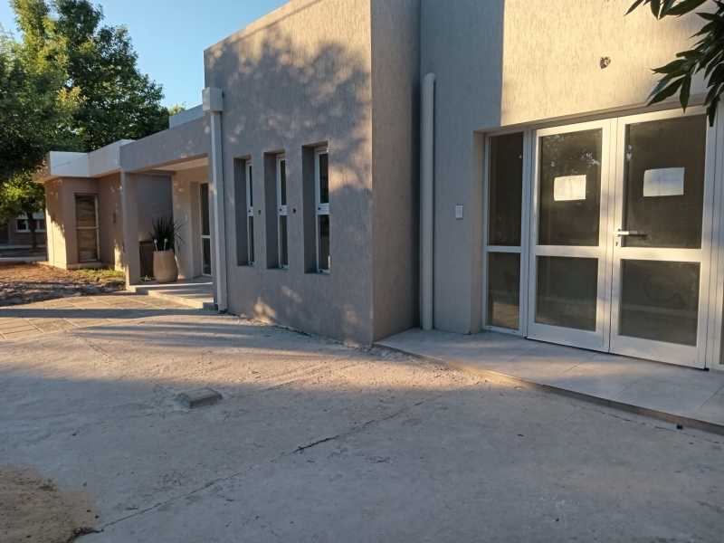 Nivelación de la vereda del hospital